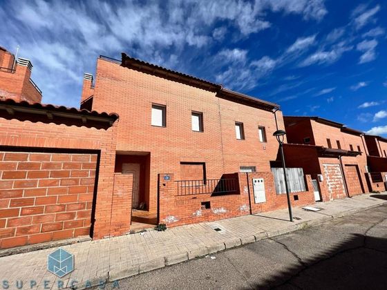 Foto 1 de Casa adossada en venda a Magán de 4 habitacions amb terrassa i garatge