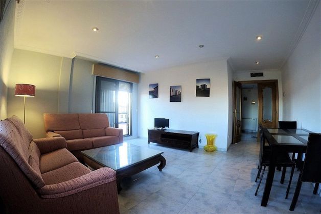 Foto 2 de Piso en venta en Plasencia de 2 habitaciones con terraza y garaje