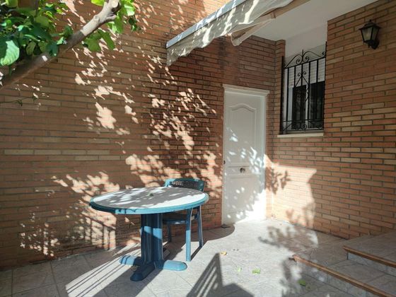 Foto 1 de Casa adossada en venda a Alaquàs de 6 habitacions amb terrassa i garatge