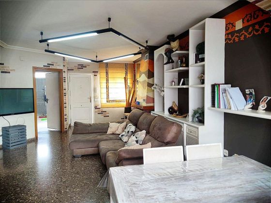 Foto 2 de Venta de casa en Alaquàs de 4 habitaciones con terraza y garaje
