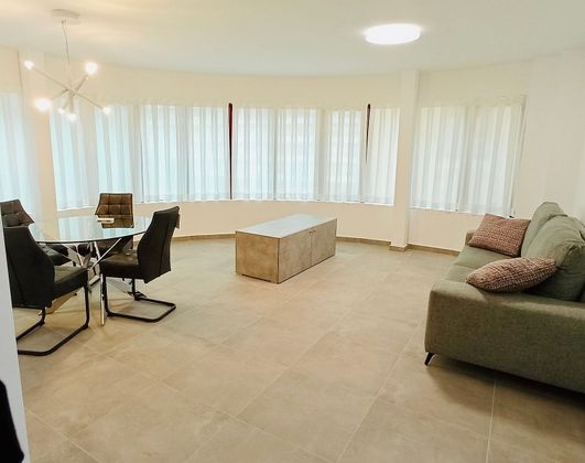 Foto 1 de Piso en alquiler en Centre Històric - Rambla Ferran - Estació de 2 habitaciones con muebles y aire acondicionado