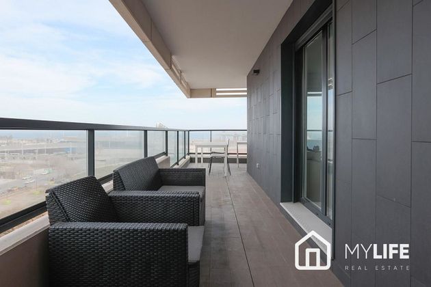 Foto 2 de Pis en venda a El Besós i el Maresme de 4 habitacions amb terrassa i piscina