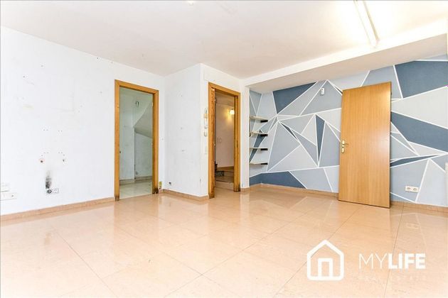 Foto 1 de Dúplex en venta en Can Baró de 3 habitaciones con terraza y ascensor