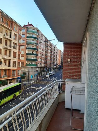 Foto 2 de Piso en venta en Portugalete de 3 habitaciones con terraza y calefacción