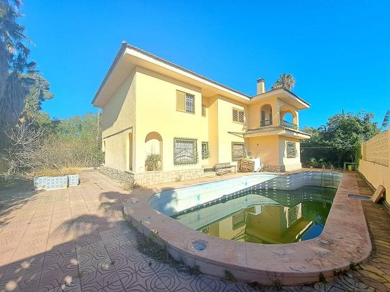 Foto 1 de Xalet en venda a Picassent de 6 habitacions amb terrassa i piscina