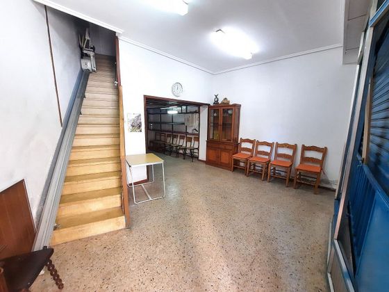 Foto 1 de Casa en venda a Avenida de la Paz de 4 habitacions amb terrassa i garatge