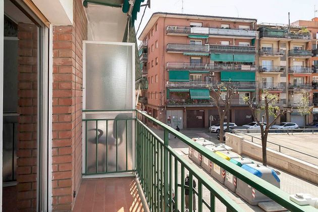 Foto 2 de Piso en venta en Cerdanyola de 3 habitaciones con balcón