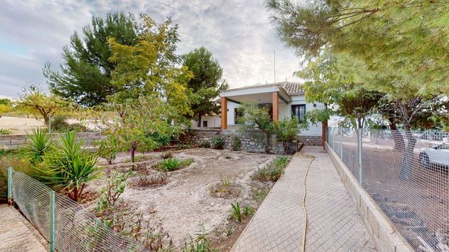 Foto 1 de Venta de chalet en Moratalla de 6 habitaciones con terraza y piscina