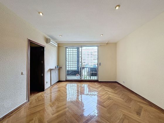 Foto 2 de Alquiler de piso en calle Miguel Ángel de 2 habitaciones con terraza y aire acondicionado