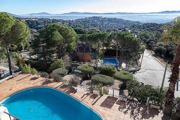 Foto 2 de Xalet en venda a calle Cóndor de 5 habitacions amb terrassa i piscina