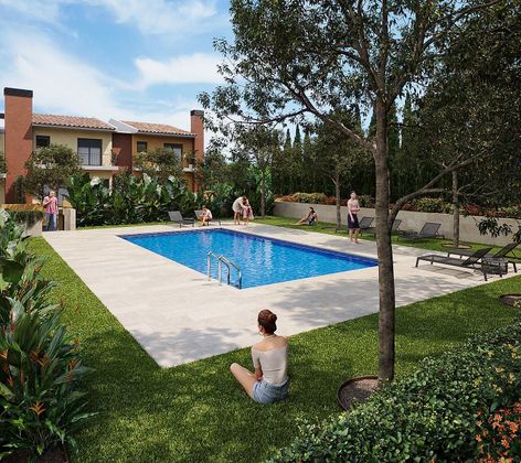 Foto 2 de Casa adosada en venta en calle De L'oliva de 3 habitaciones con terraza y piscina