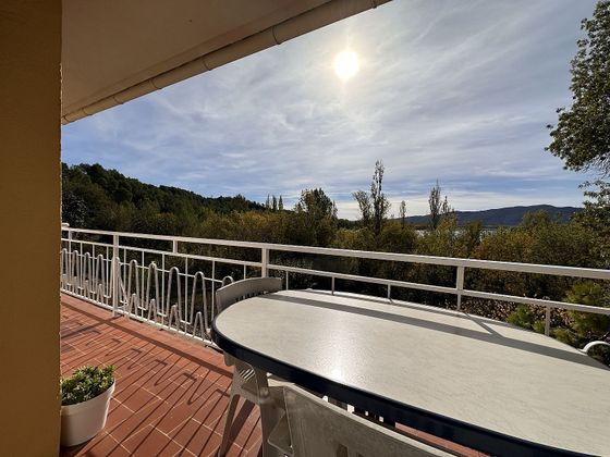 Foto 2 de Venta de chalet en Banyoles de 3 habitaciones con terraza y piscina
