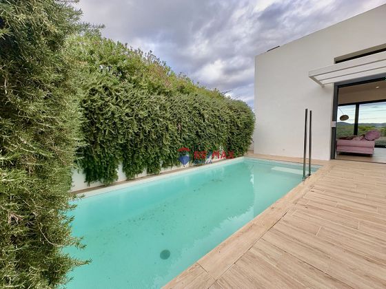 Foto 2 de Xalet en venda a ronda Robi de 3 habitacions amb terrassa i piscina