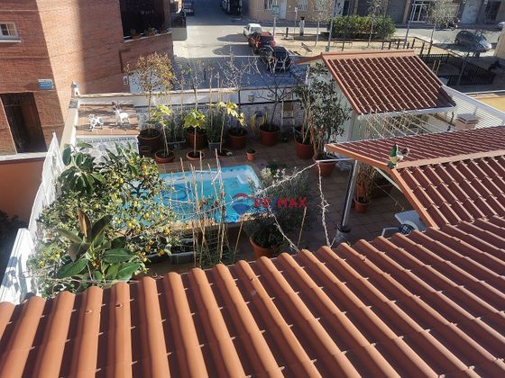 Foto 1 de Venta de casa adosada en calle Ponent de 6 habitaciones con terraza y piscina