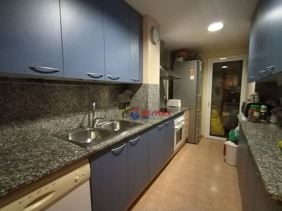 Foto 2 de Piso en venta en Parc Bosc - Castell de 2 habitaciones con garaje y calefacción