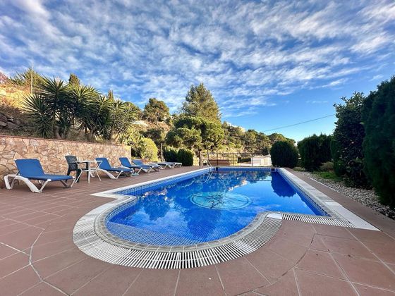 Foto 2 de Casa en venda a Santa María de Llorell de 3 habitacions amb terrassa i piscina