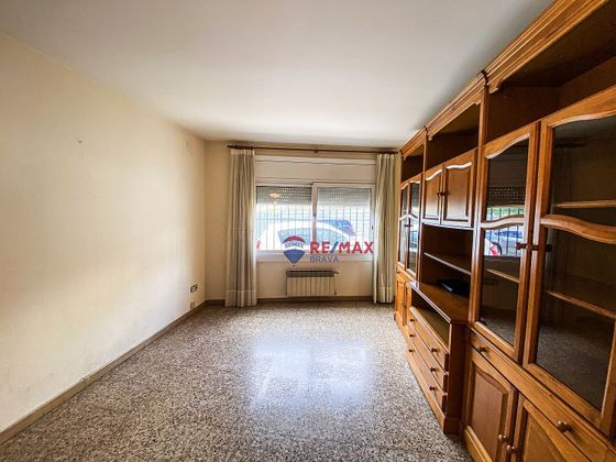 Foto 2 de Casa en venda a calle Girona de 4 habitacions amb terrassa i garatge