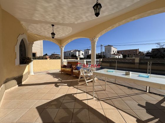 Foto 2 de Xalet en venda a calle Sc Requesens de 3 habitacions amb terrassa i piscina