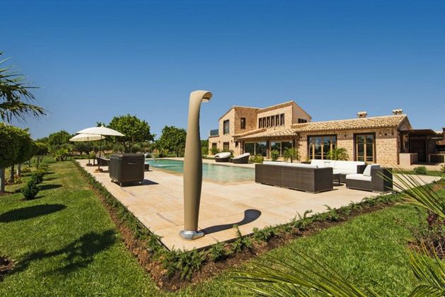 Foto 2 de Casa rural en venta en Ses Palmeres de 4 habitaciones con terraza y piscina