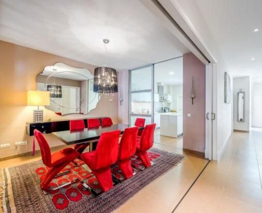 Foto 2 de Alquiler de piso en Mercat  - La Missió - Plaça dels Patins de 3 habitaciones con terraza y muebles