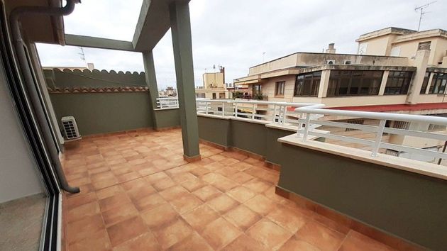 Foto 1 de Ático en alquiler en La Llotja - Sant Jaume de 2 habitaciones con terraza y aire acondicionado