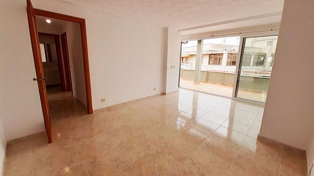 Foto 2 de Ático en alquiler en La Llotja - Sant Jaume de 2 habitaciones con terraza y aire acondicionado