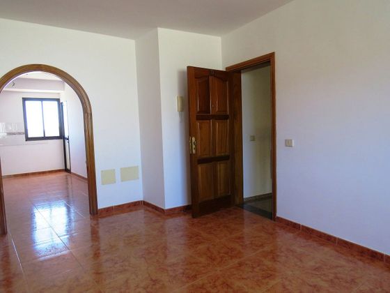 Foto 1 de Piso en venta en Vecindario-Paredilla-Sardina de 3 habitaciones con garaje