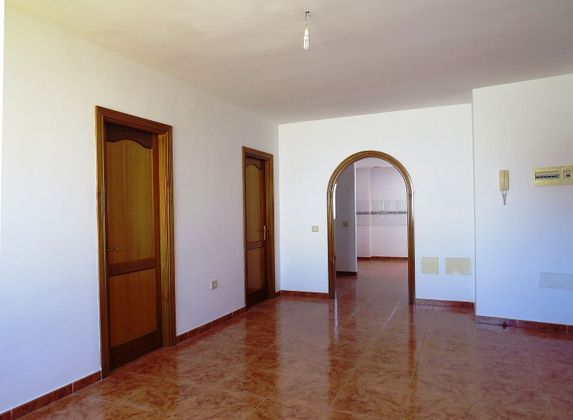 Foto 2 de Piso en venta en Vecindario-Paredilla-Sardina de 3 habitaciones con garaje