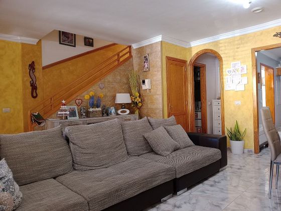Foto 2 de Casa en venta en Cruce de Arinaga de 3 habitaciones con terraza y aire acondicionado