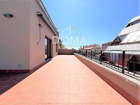 Foto 1 de Àtic en lloguer a Sarrià de 4 habitacions amb terrassa i balcó