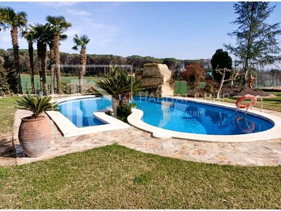 Foto 1 de Casa rural en venda a Sils de 4 habitacions amb terrassa i piscina