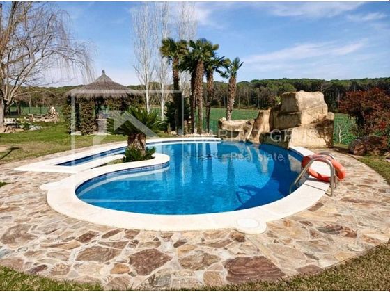 Foto 2 de Casa rural en venda a Sils de 4 habitacions amb terrassa i piscina