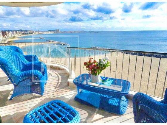 Foto 2 de Àtic en venda a paseo De Josep Mundet de 4 habitacions amb terrassa i balcó
