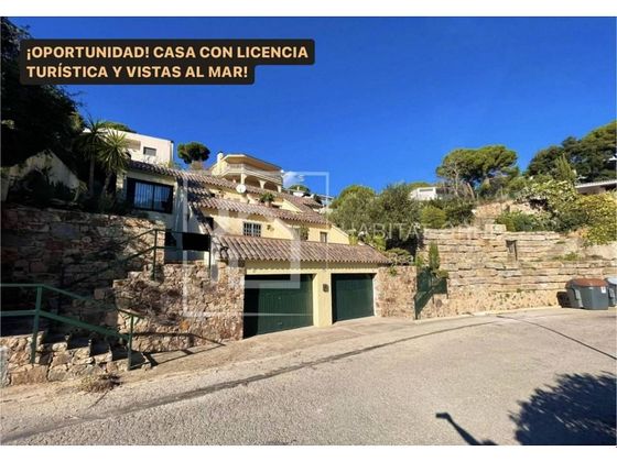 Foto 1 de Casa en venda a calle Marte de 3 habitacions amb terrassa i garatge