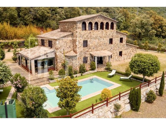 Foto 1 de Casa en venta en Sant Julia del Llor i Bonmati de 6 habitaciones con terraza y piscina