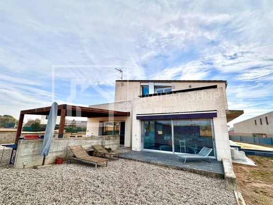 Foto 2 de Casa en venta en Vilobi d´Onyar de 4 habitaciones con terraza y garaje