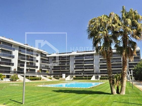 Foto 2 de Piso en venta en avenida Catalunya de 3 habitaciones con terraza y piscina