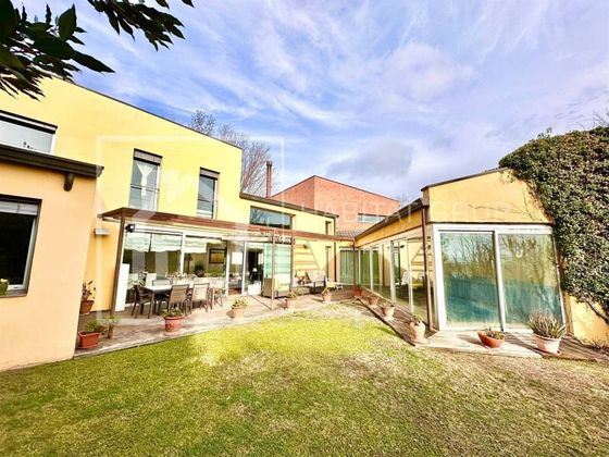 Foto 1 de Casa en venda a Montilivi - Palau de 6 habitacions amb terrassa i piscina