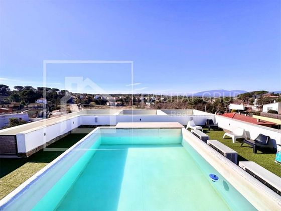 Foto 2 de Casa en venda a calle Alt Penedès de 5 habitacions amb terrassa i piscina