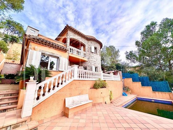 Foto 1 de Casa en venda a Aiguafreda - Sa Tuna de 4 habitacions amb terrassa i piscina