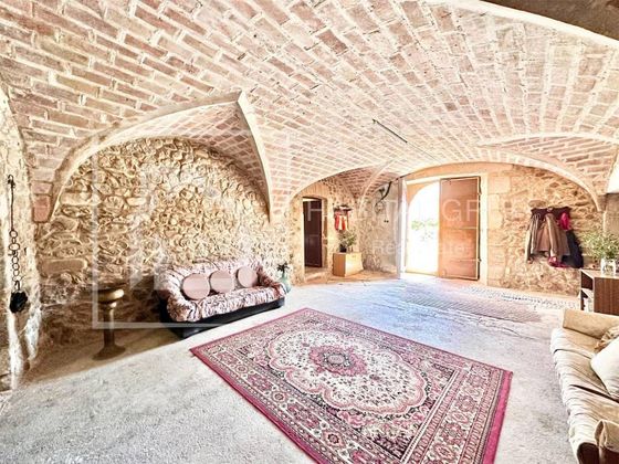 Foto 1 de Casa rural en venda a calle Girona de 4 habitacions amb terrassa i garatge