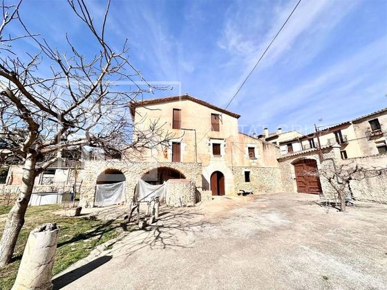 Foto 2 de Casa rural en venda a calle Girona de 4 habitacions amb terrassa i garatge