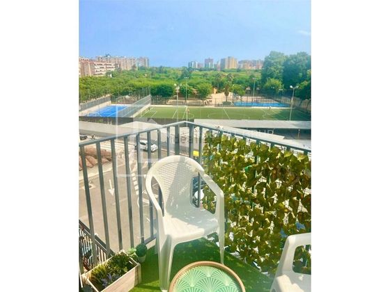 Foto 2 de Piso en venta en Els Pins de 4 habitaciones con balcón y aire acondicionado
