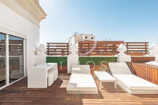 Foto 2 de Venta de ático en plaza Del Ayuntamiento de 2 habitaciones con terraza y aire acondicionado
