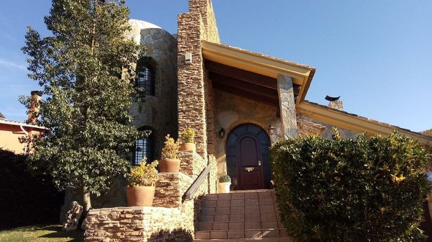 Foto 2 de Venta de chalet en Los Monasterios-Alfinach de 4 habitaciones con terraza y piscina