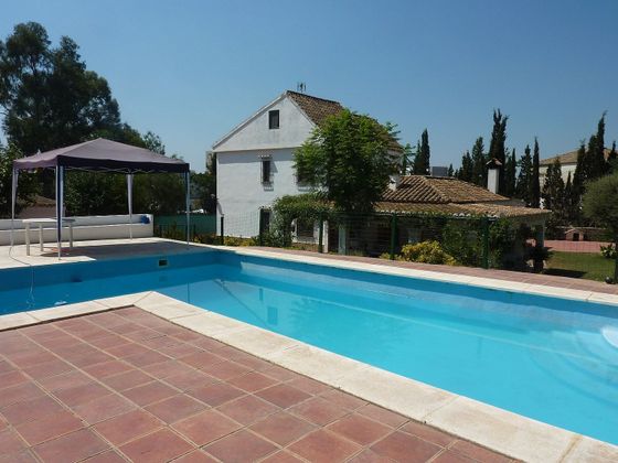 Foto 1 de Chalet en venta en Campolivar de 6 habitaciones con terraza y piscina