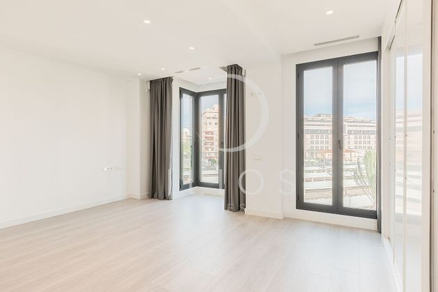 Foto 1 de Alquiler de piso en Russafa de 3 habitaciones con garaje y balcón