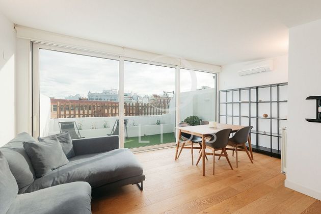 Foto 1 de Àtic en venda a Russafa de 2 habitacions amb terrassa i balcó