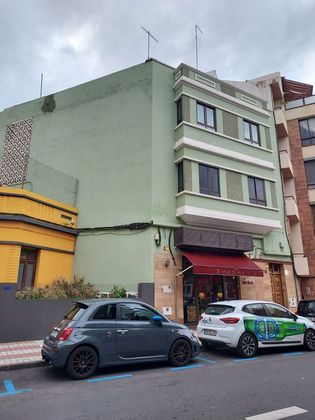 Foto 2 de Edifici en venda a calle Menéndez y Pelayo de 280 m²