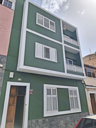 Foto 1 de Alquiler de piso en Vegueta de 4 habitaciones con muebles y balcón